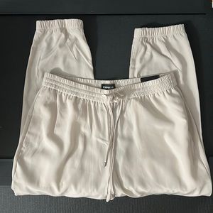 NWT Cream Express Ankle High Rise Joggers. Size M